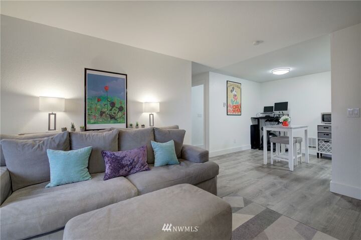 Property Photo: 16817 Larch Way B-107 WA 98037