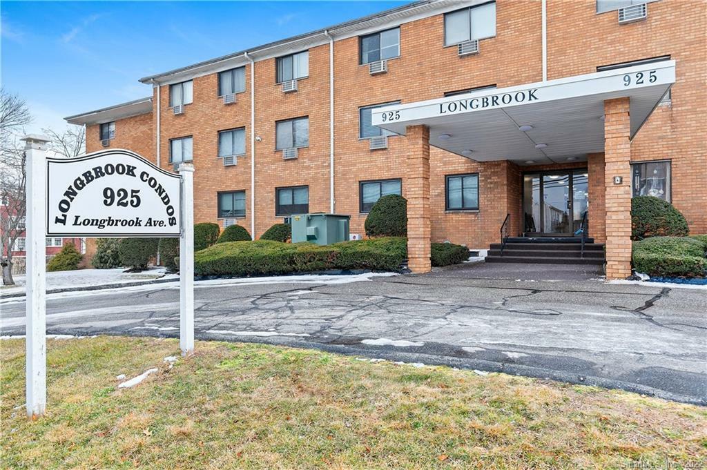 Property Photo: 925 Longbrook Avenue 108 CT 06614