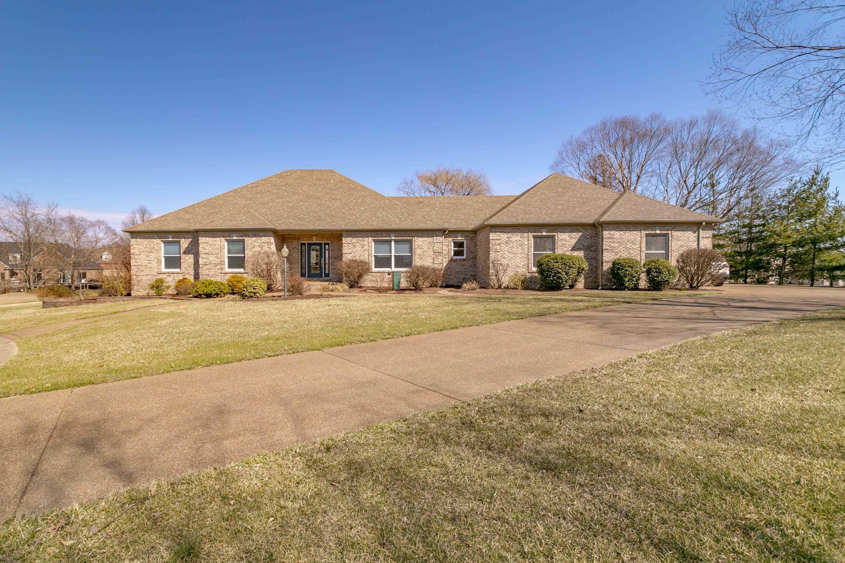 Property Photo:  2200 Ledgewood Court  IN 47630 