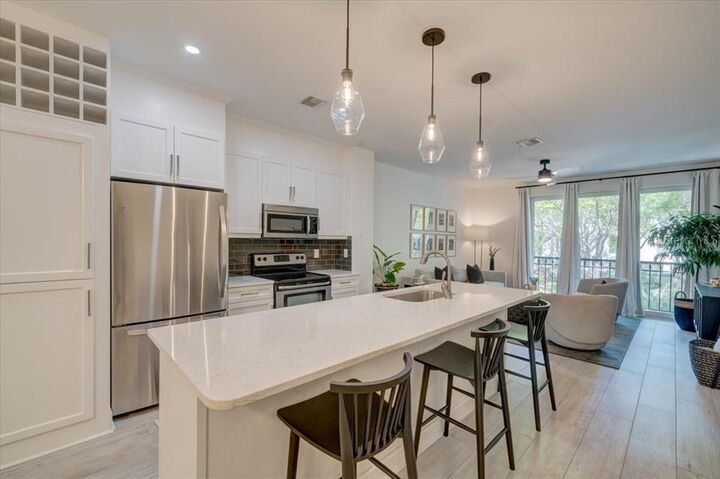 Property Photo:  813 Normandy Trace Road 813  FL 33602 
