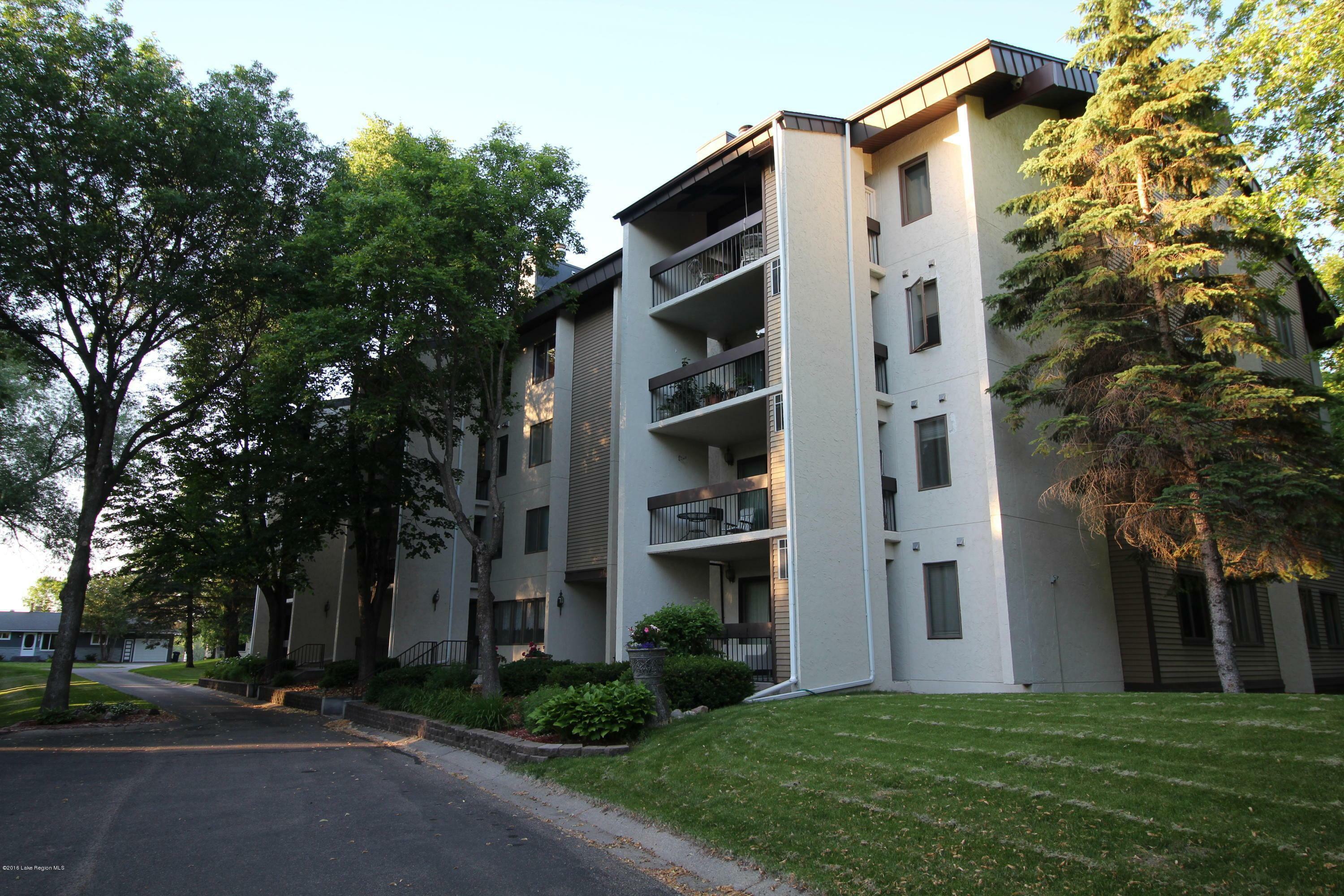 Property Photo: 200 Willow Court #1F MN 56537