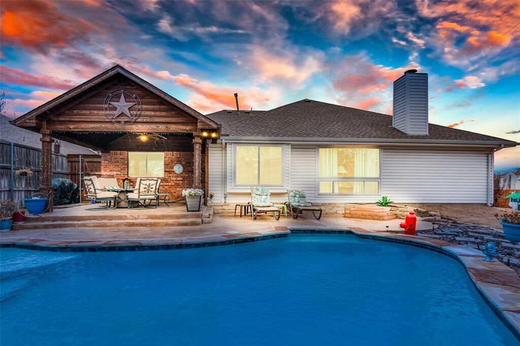 Property Photo:  1481 Jewels Way  TX 75067 