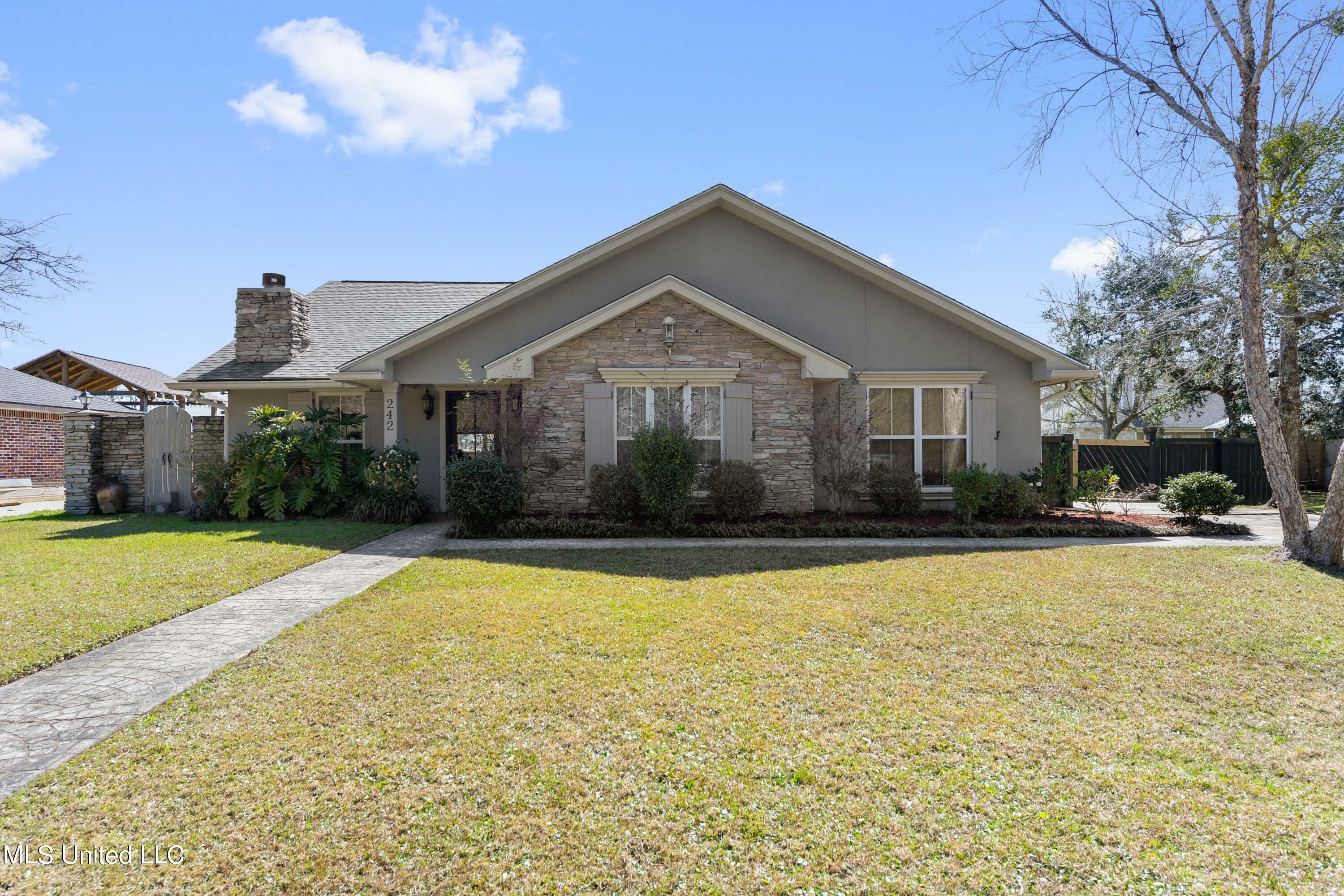 242 Pine Driveway  Bay Saint Louis MS 39520 photo