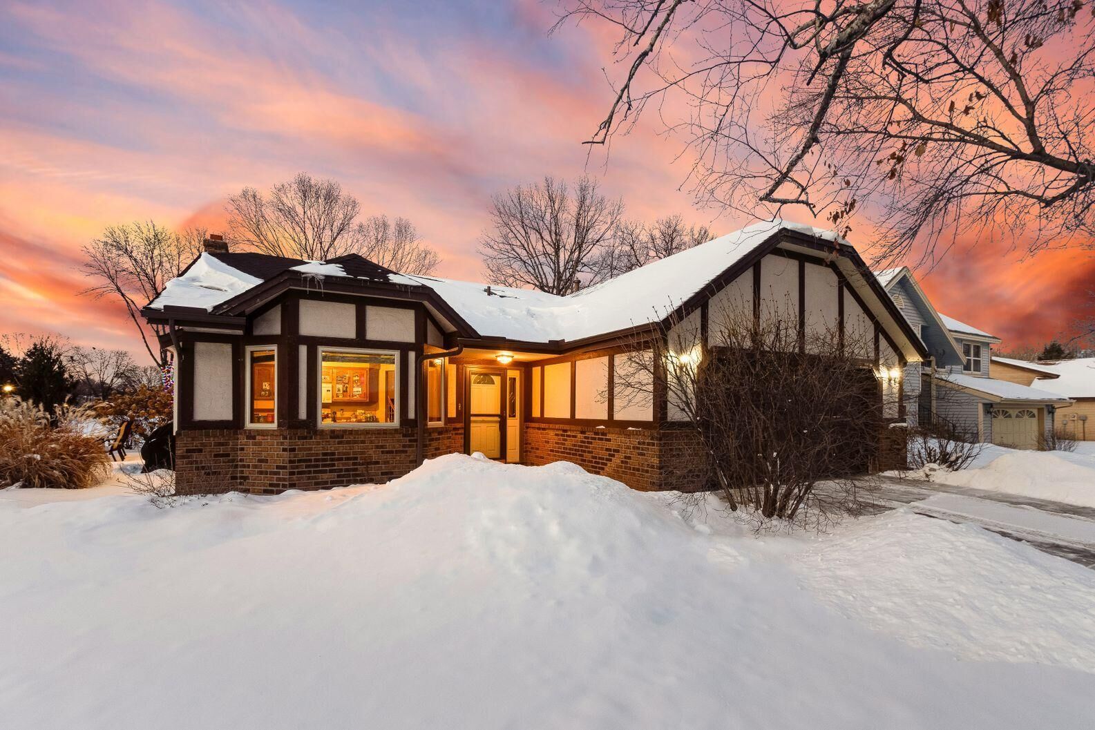 Property Photo:  7502 Upper 20th Street N  MN 55128 