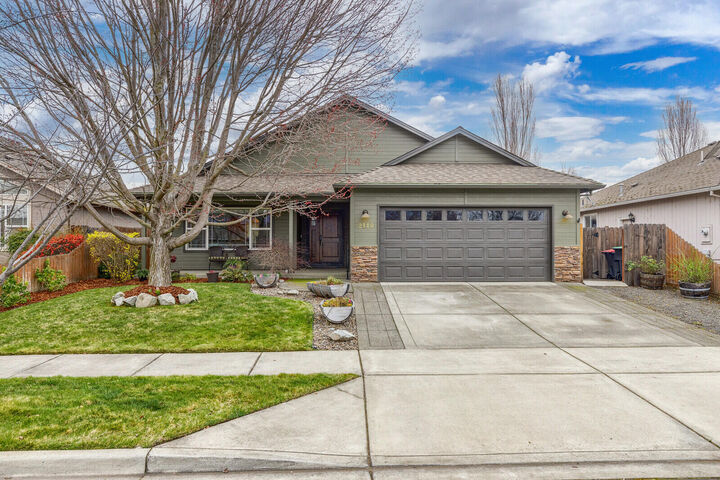 2140 Kingswood Drive  Medford OR 97501 photo