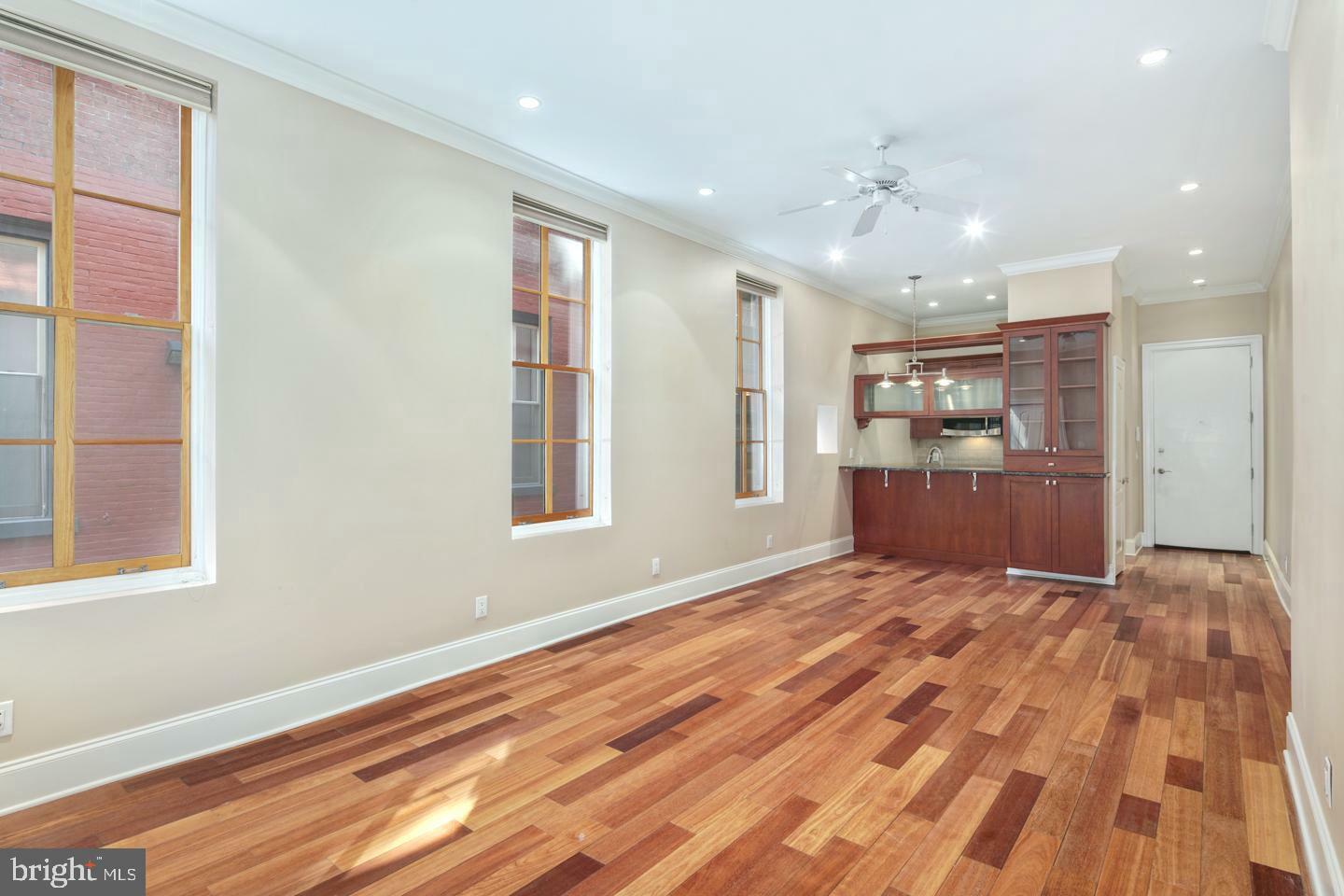 Property Photo:  2049 Walnut Street 1R  PA 19103 