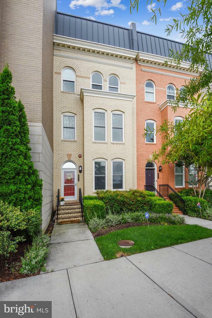 Property Photo: 2312 Potomac Avenue VA 22301