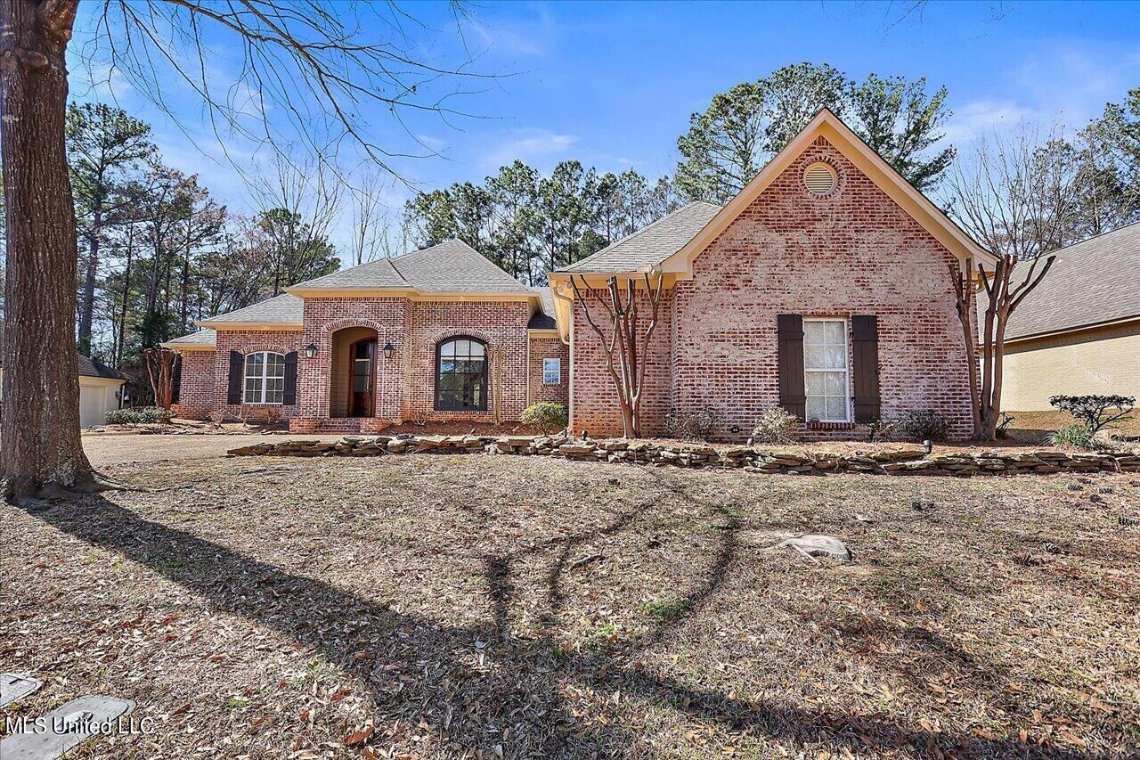 Property Photo:  217 Kingsbridge Road  MS 39110 