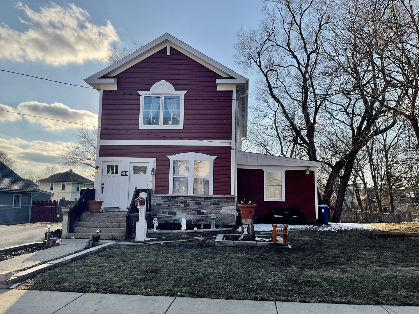Property Photo:  414 N May Street  IL 60506 