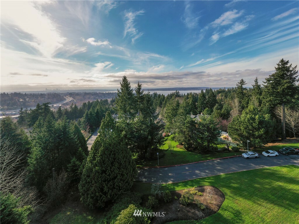 Property Photo:  11110 NE 41st Drive 43  WA 98033 