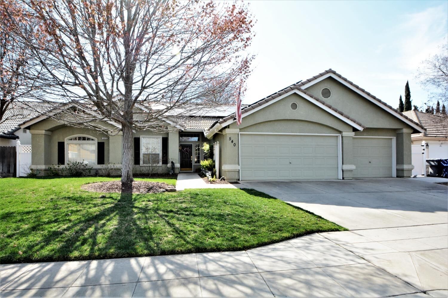 Property Photo:  540 W Fallbrook Avenue  CA 93611 