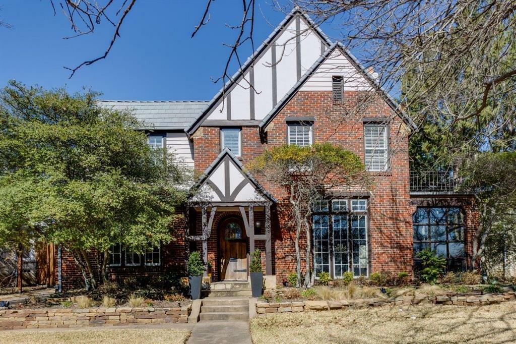Property Photo: 1008 N Oak Cliff Boulevard TX 75208