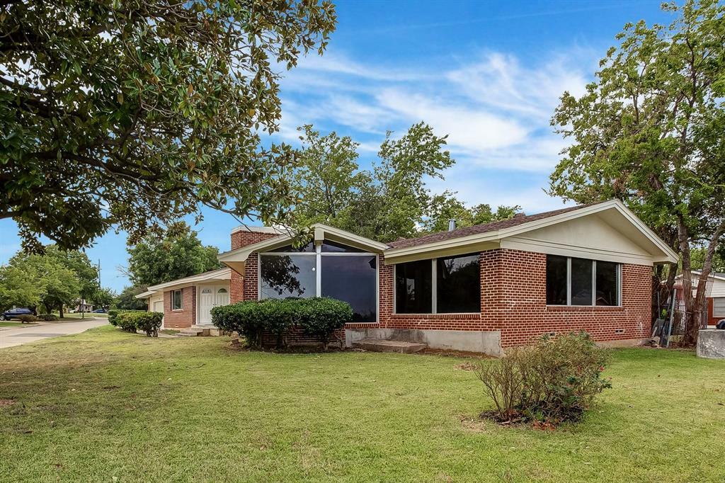 Property Photo:  5640 Eisenhower Drive  TX 76112 