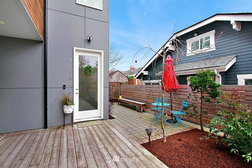 Property Photo:  3045 21st Avenue W C  WA 98199 