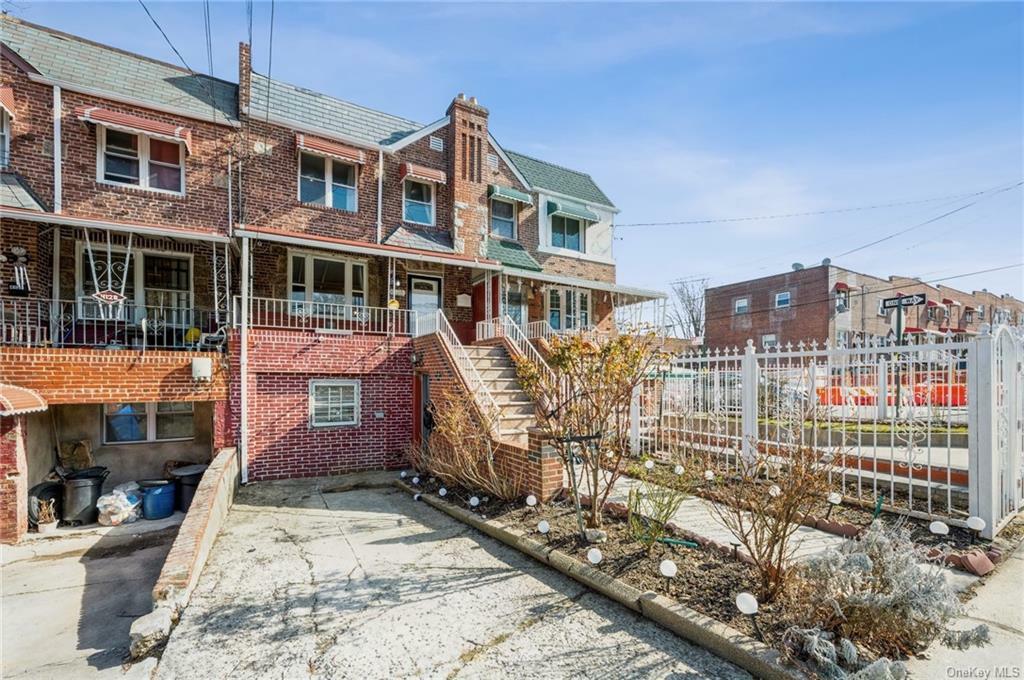 Property Photo:  4126 Paulding Avenue  NY 10466 