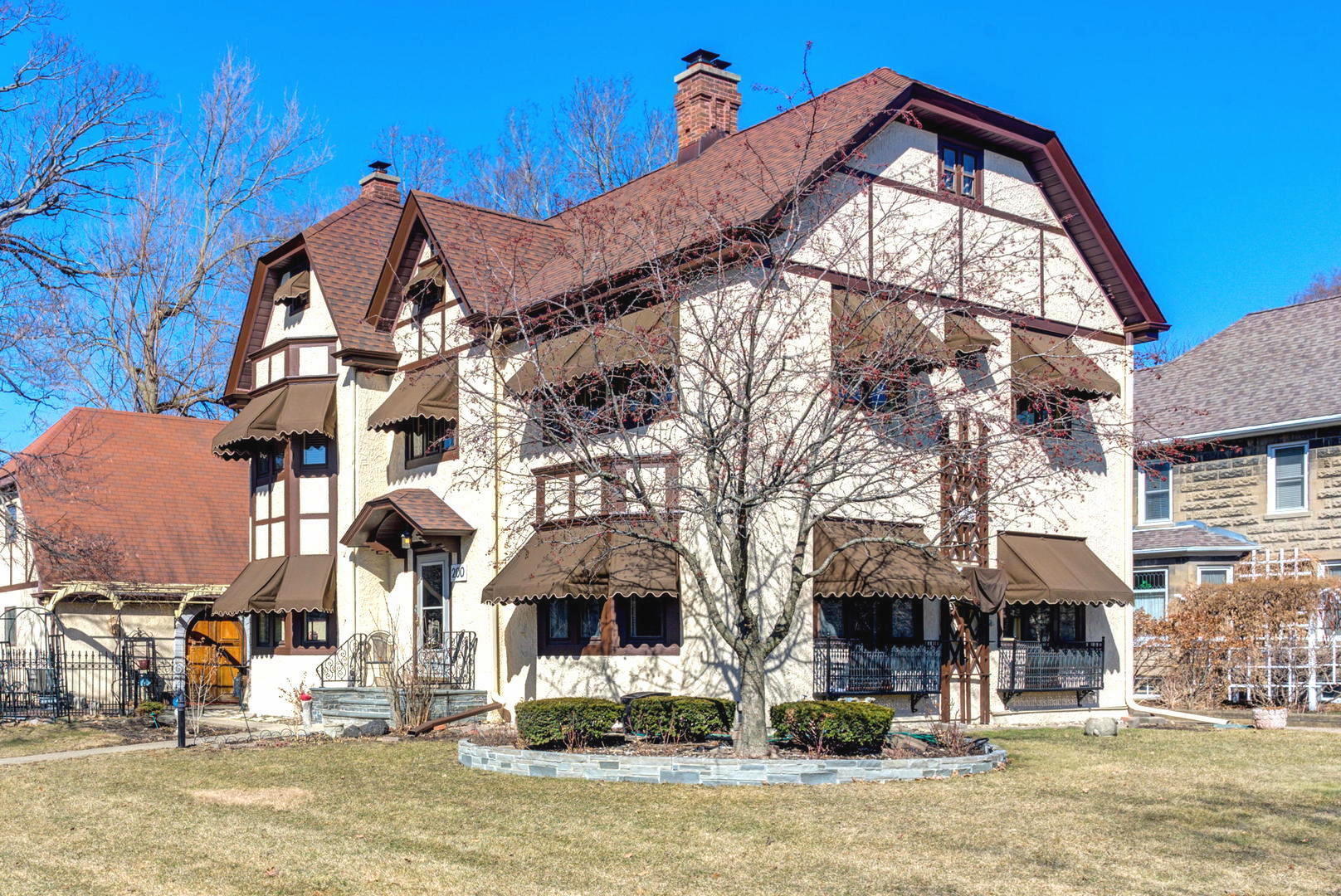 Property Photo: 200 Grand Boulevard IL 60068