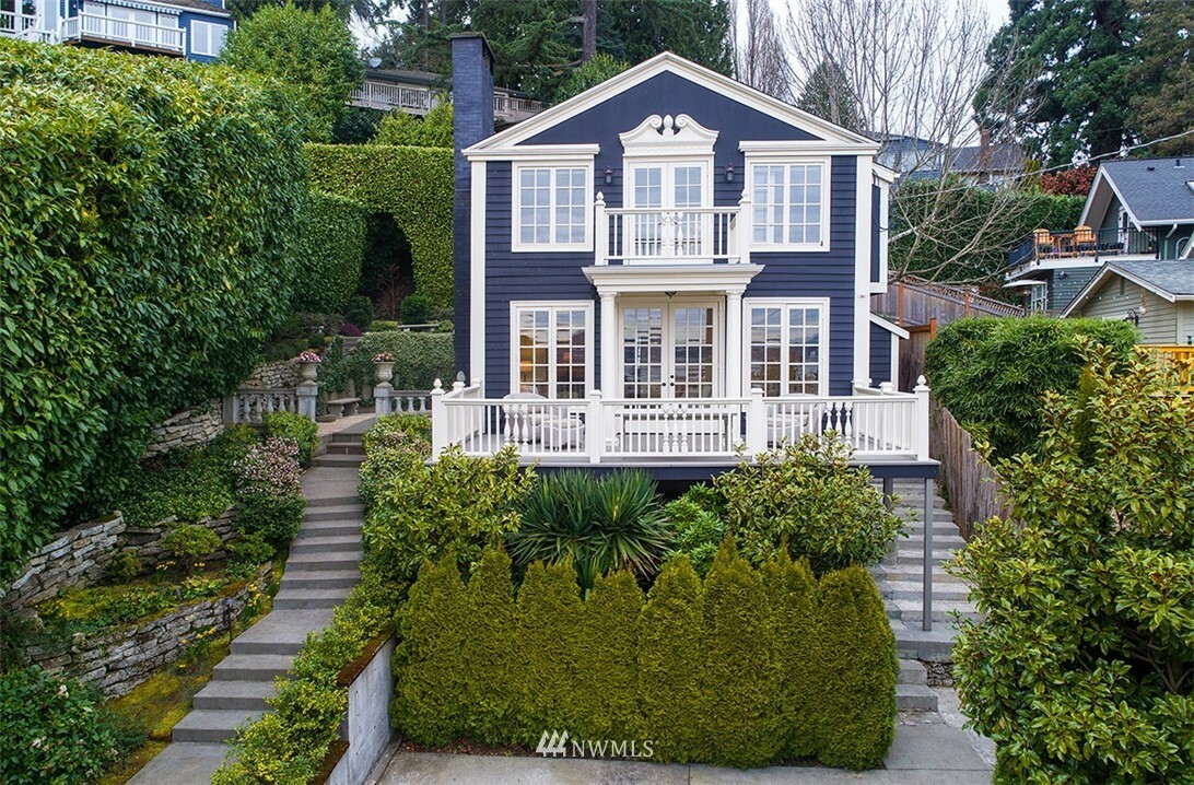 Property Photo: 1435 Newport Way WA 98122