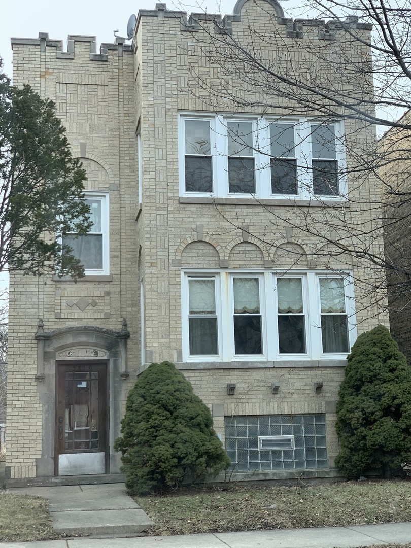 Property Photo:  5810 N Spaulding Avenue  IL 60659 