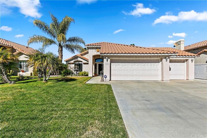 Property Photo:  42862 Avenida Tigre  CA 92544