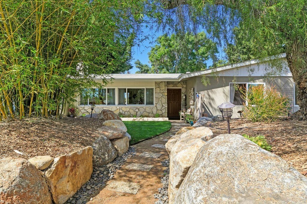 Property Photo:  752 Pomelo Drive  CA 92081 