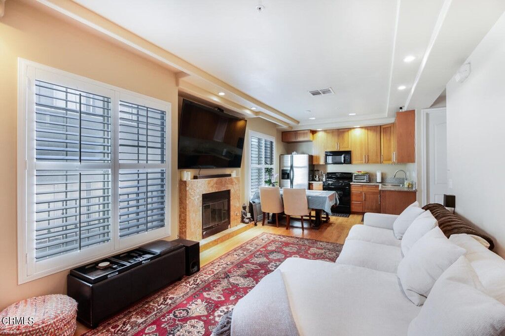 Property Photo:  12042 Hart Street 3  CA 91605 