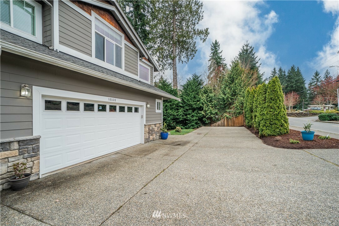 Property Photo:  18028 92nd Avenue NE  WA 98011 