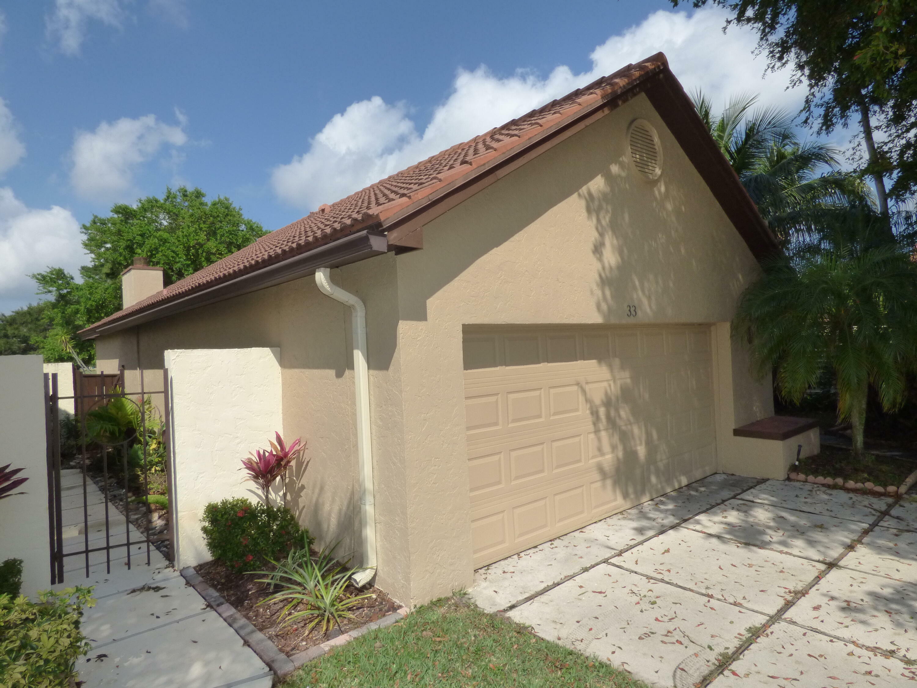 Property Photo: 33 Ironwood Way N FL 33418