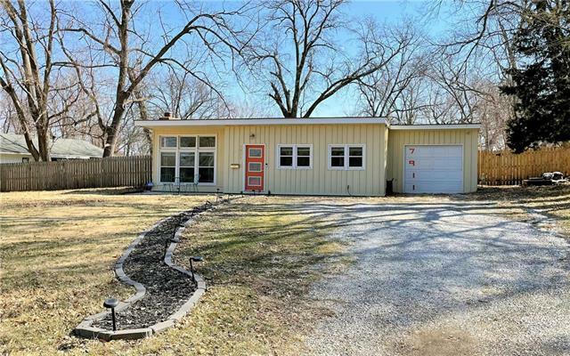 Property Photo: 7911 Antioch Road KS 66204