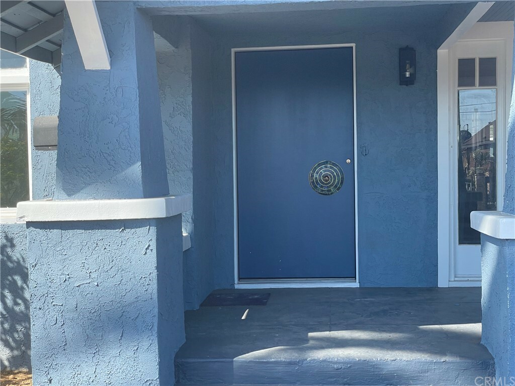 Property Photo:  1301 W 52nd Street  CA 90037 