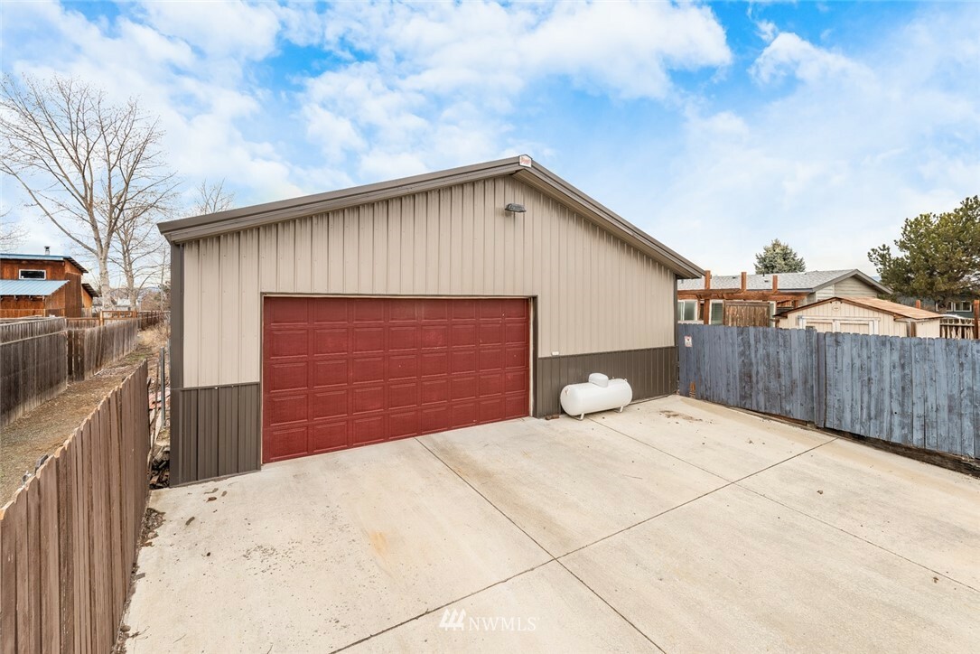 Property Photo:  312 Alpine Drive  WA 98926 