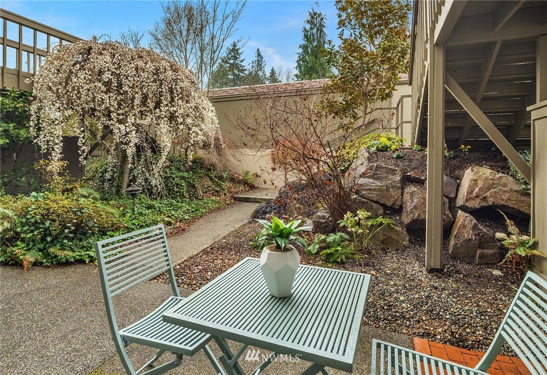 Property Photo:  6634 Park Point Way NE #D108  WA 98115 