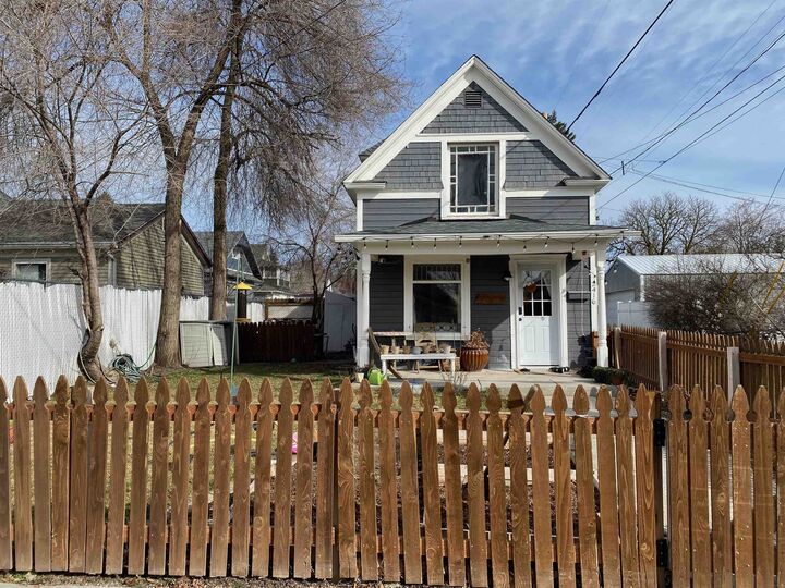 2416 N Lincoln St  Spokane WA 99205 photo