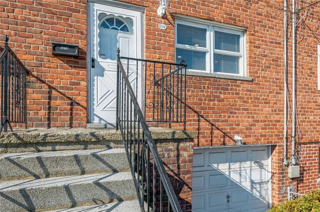 Property Photo:  4214 E Tremont Avenue  NY 10465 