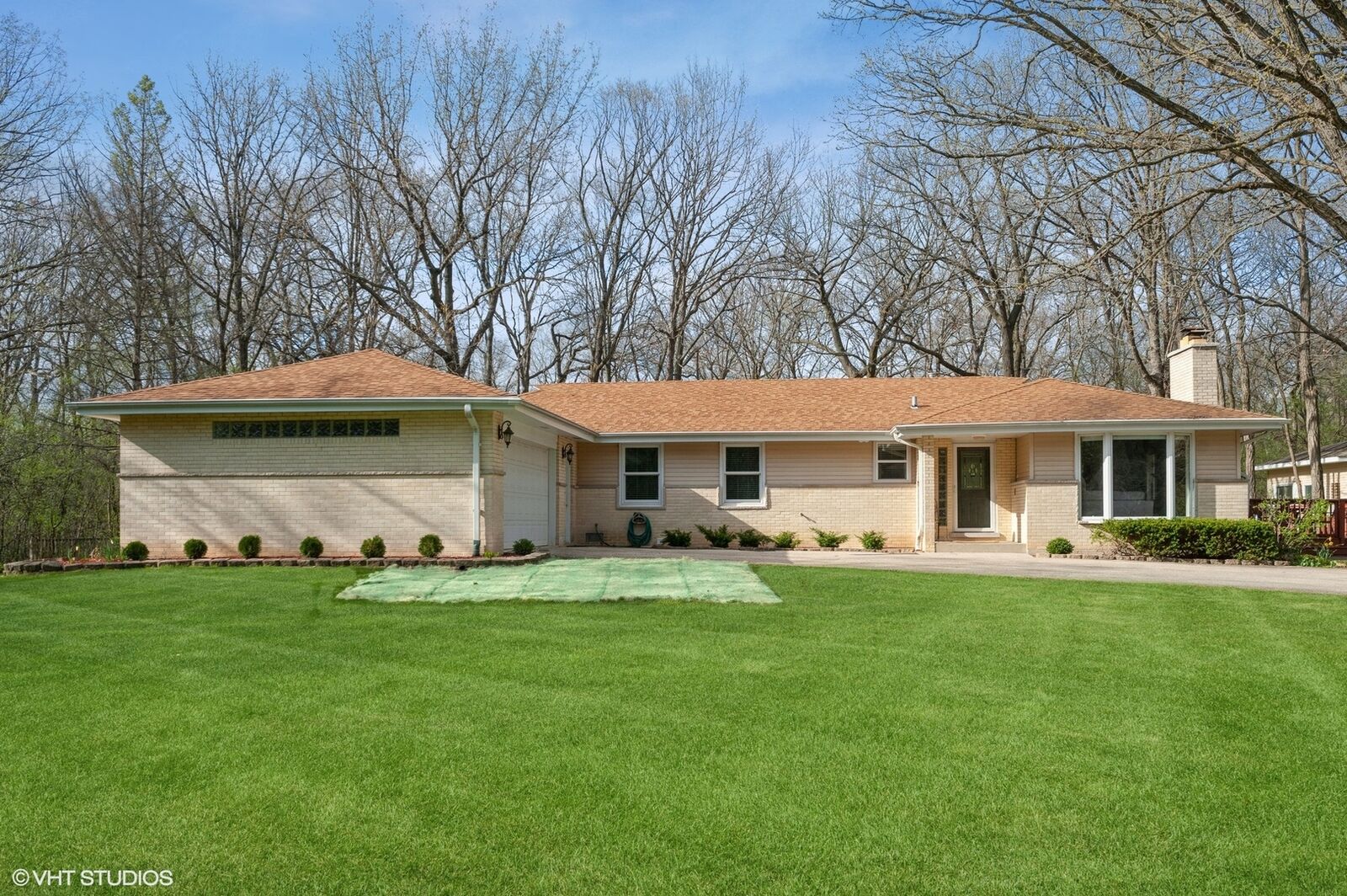 Property Photo:  
