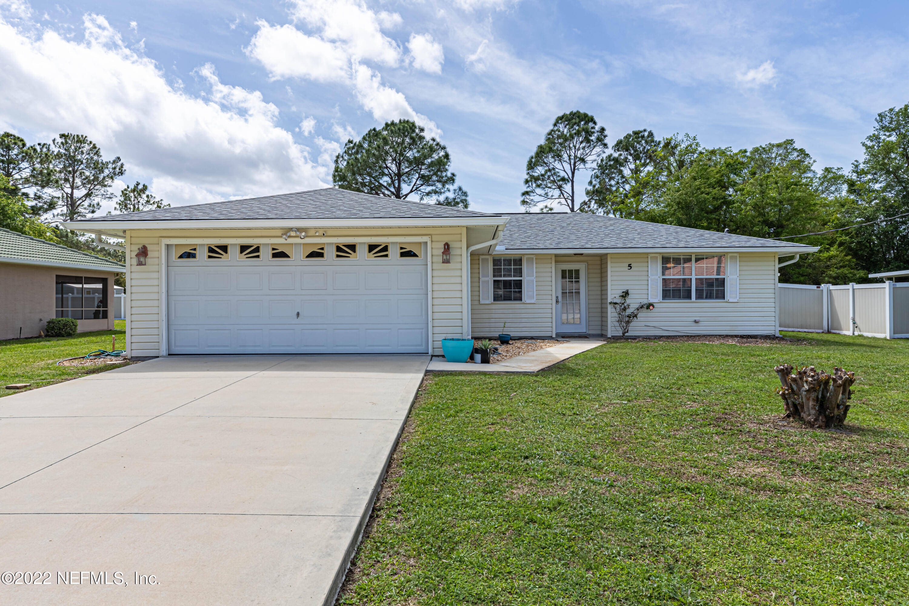 Property Photo: 5 Wallstone Place FL 32164