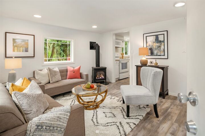 Property Photo:  15248 SE 142nd Place  WA 98059 