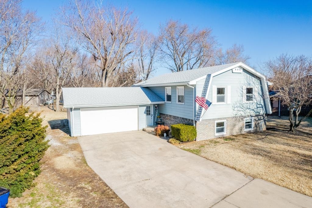 Property Photo:  6 Breeze Ct  KS 67147 