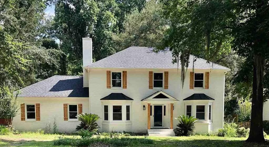 Property Photo:  910 Williamsburg Dr  GA 31602 