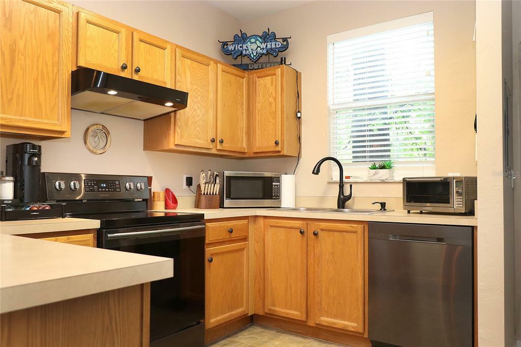 Property Photo:  3901 SW 20th Avenue 401  FL 32607 