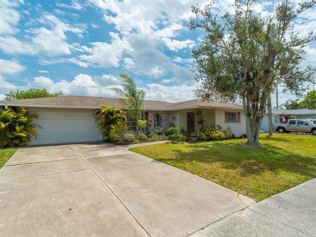 Property Photo:  6505 Roxbury Drive  FL 34231 