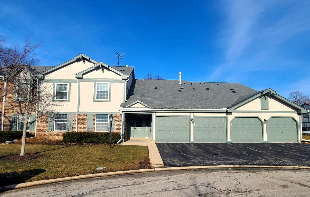 Property Photo:  1577 Stonehill Court C  IL 60189 