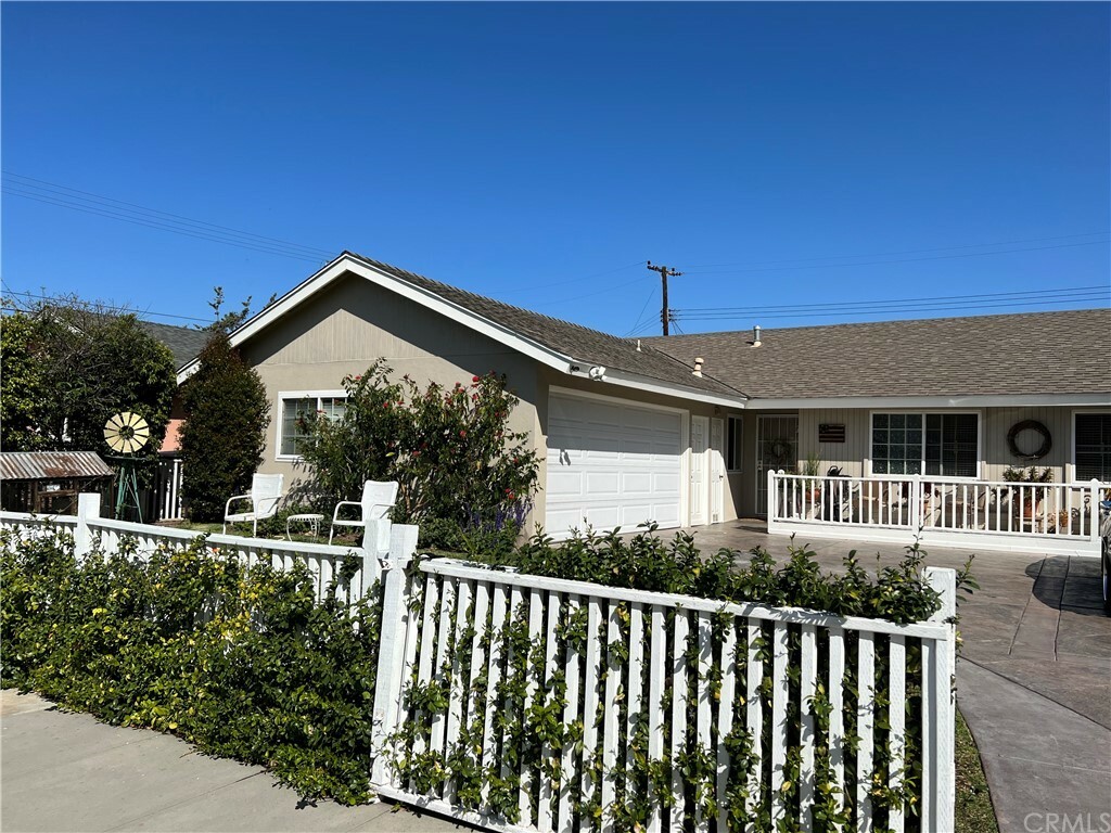 Property Photo:  2515 E Jacaranda Avenue  CA 92867 