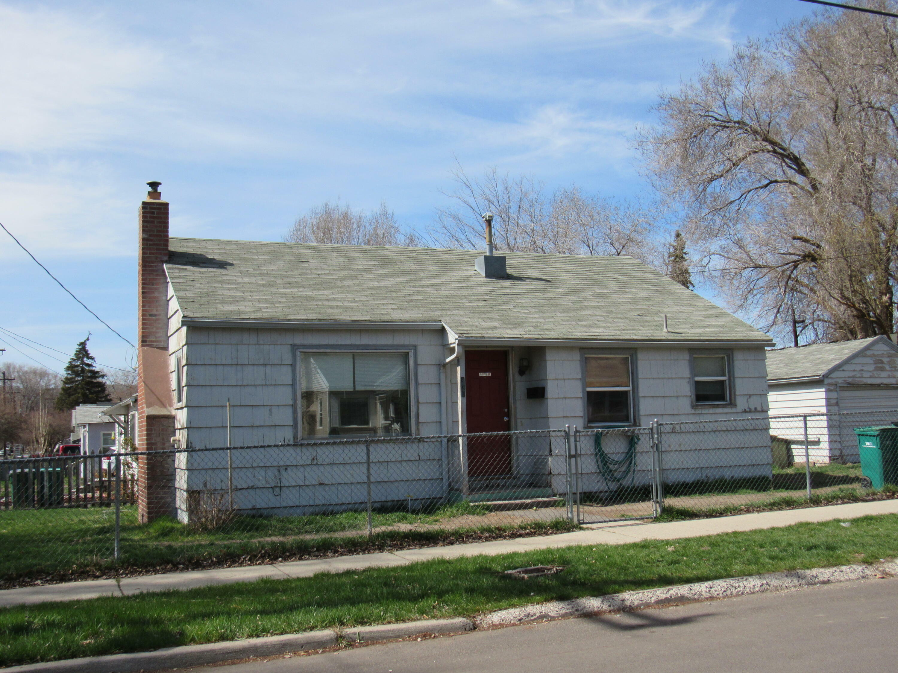 Property Photo:  836 Mitchell Street  OR 97601 