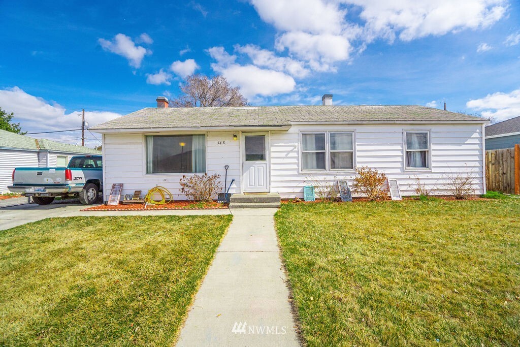 Property Photo: 148 D Street SE WA 98823