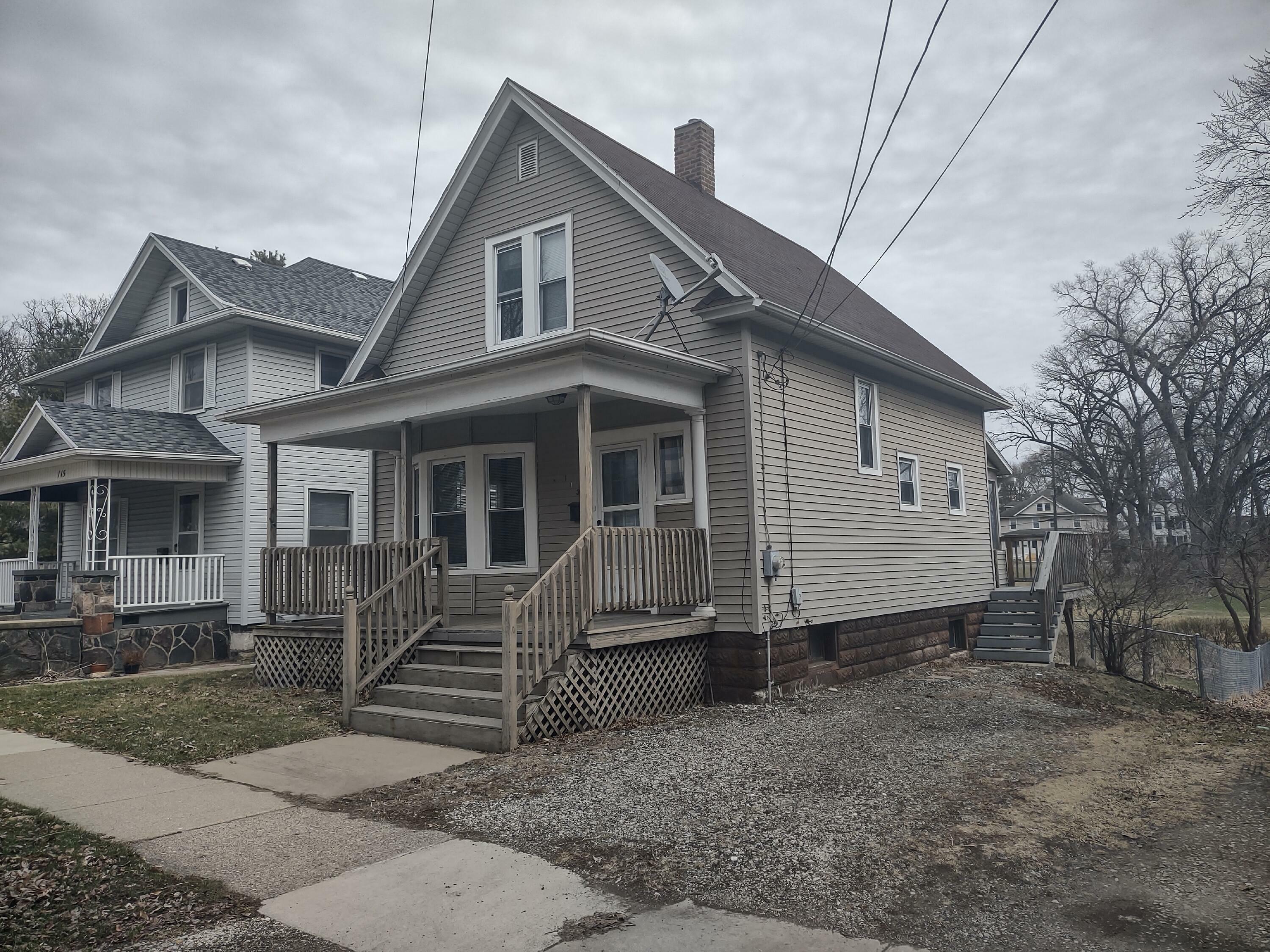 Property Photo:  113 Edgewood Street  MI 49202 