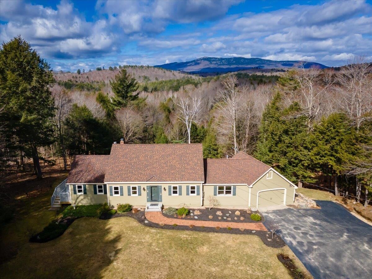 Property Photo:  165 Crestview Drive  NH 03452 