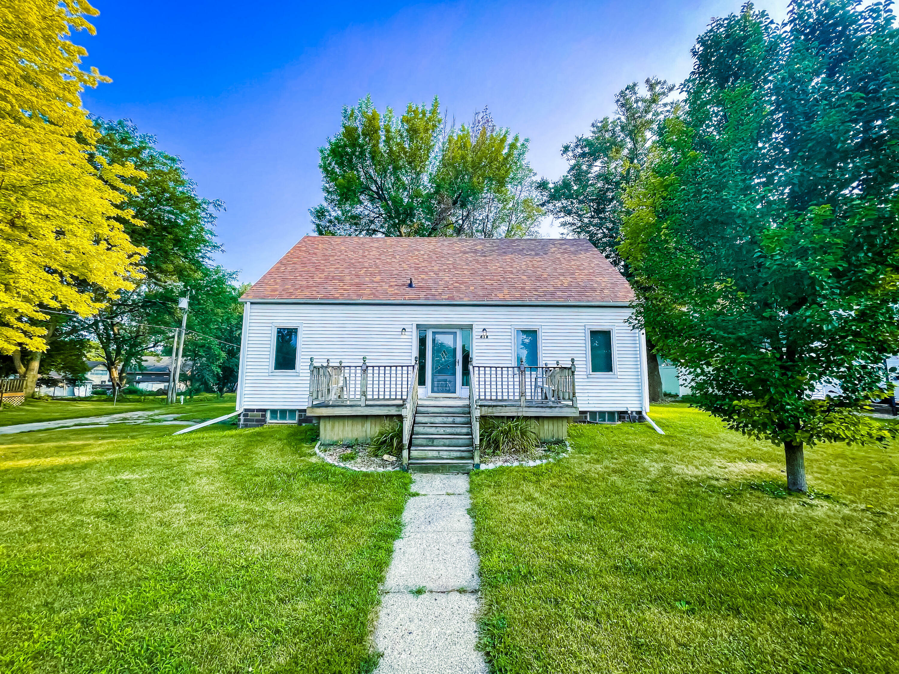 Property Photo:  412 Edwards Street  IA 50130 