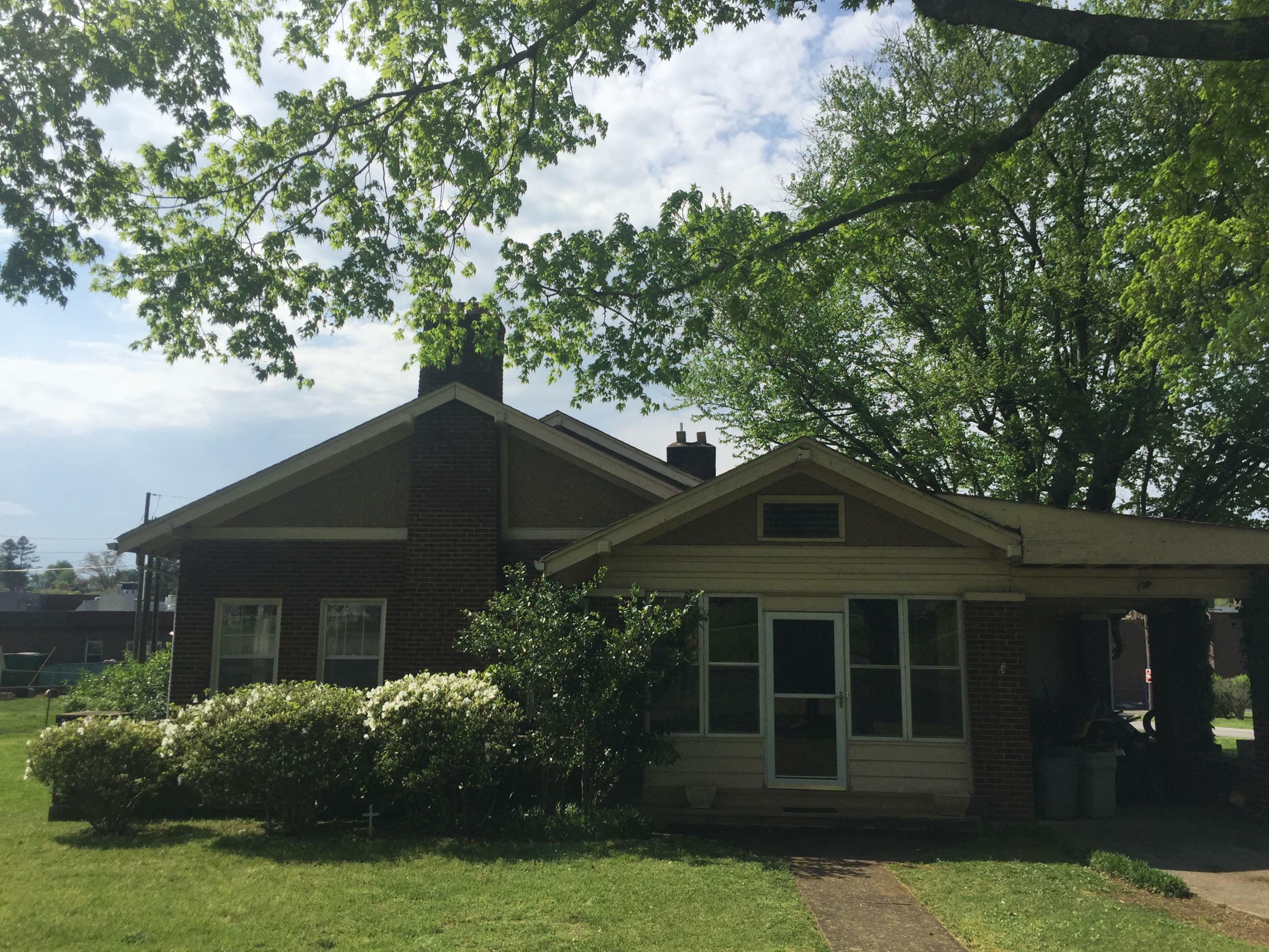 Property Photo: 304 Church St TN 37846