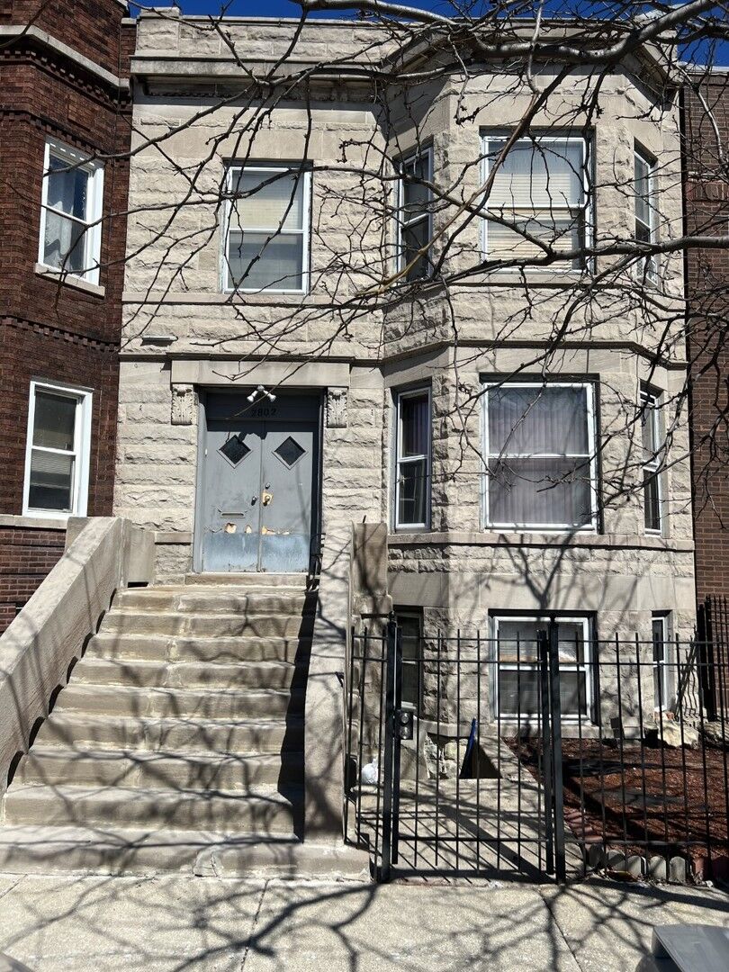 Property Photo:  2802 W Warren Boulevard  IL 60612 