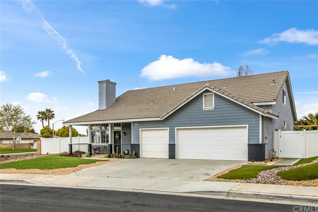 Property Photo:  494 Akindale Way  CA 92223 